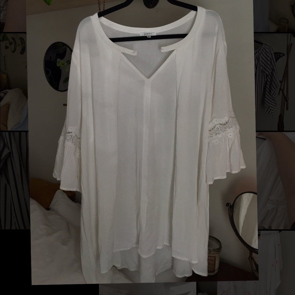 Beautiful white dress. missing a button.(easy fix)